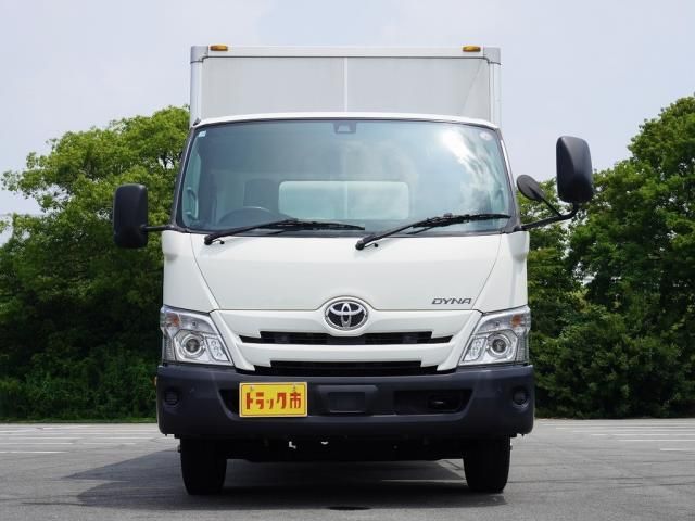 TOYOTA DYNA 2019