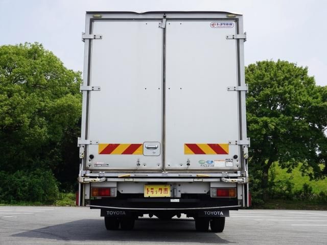 TOYOTA DYNA 2019