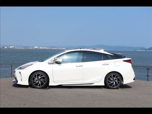 TOYOTA PRIUS 2019