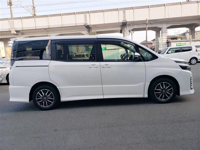 TOYOTA VOXY 2014