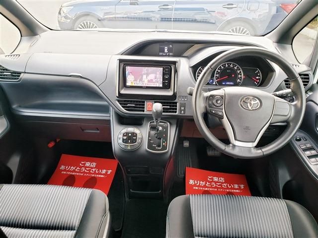 TOYOTA VOXY 2014
