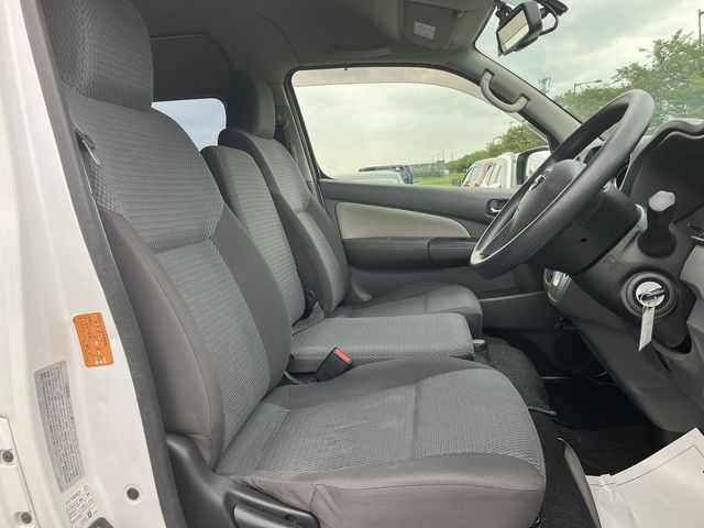 NISSAN NV350 CARAVAN 4WD 2017