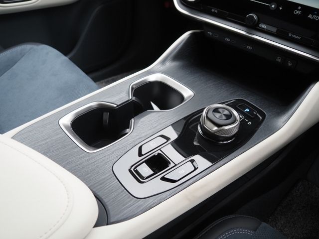 TOYOTA LEXUS RZ450e 2023