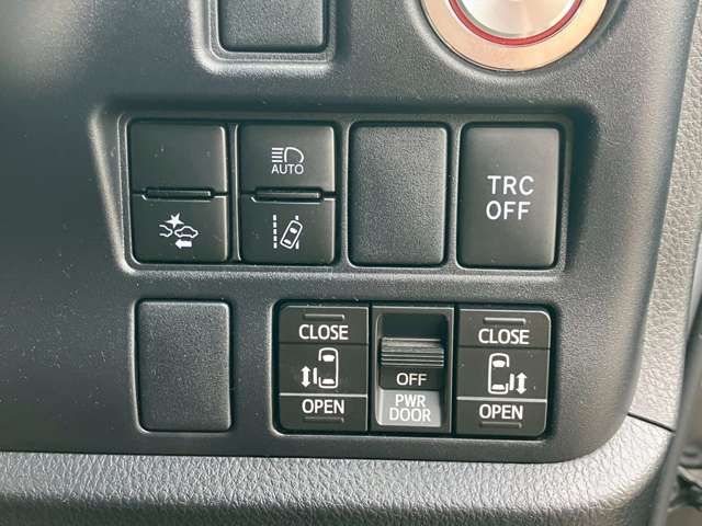 TOYOTA VOXY HYBRID 2020