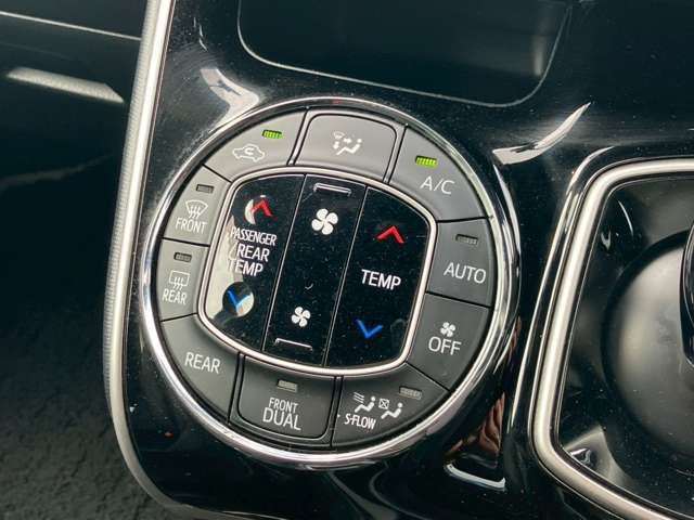 TOYOTA VOXY HYBRID 2020