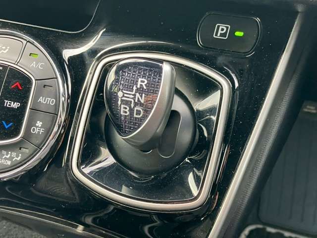 TOYOTA VOXY HYBRID 2020