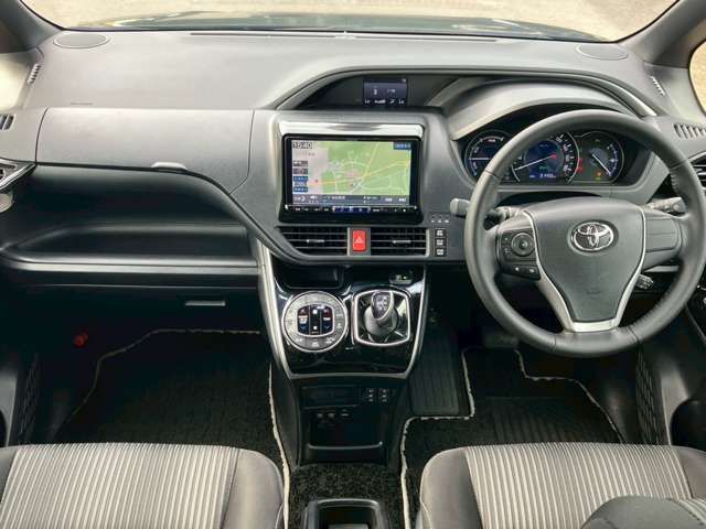 TOYOTA VOXY HYBRID 2020