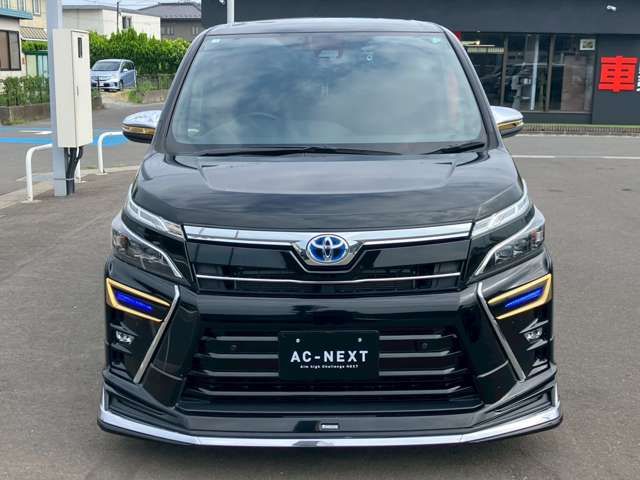 TOYOTA VOXY HYBRID 2020