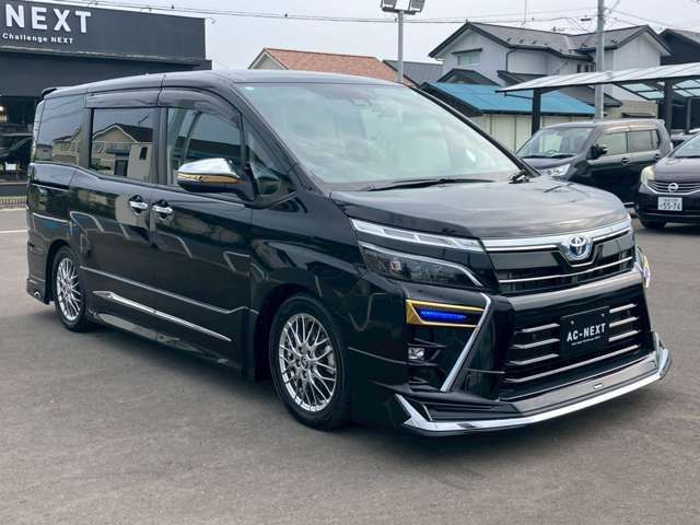 TOYOTA VOXY HYBRID 2020