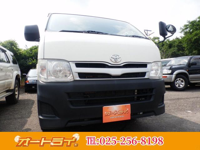 TOYOTA HIACE van 4WD 2013