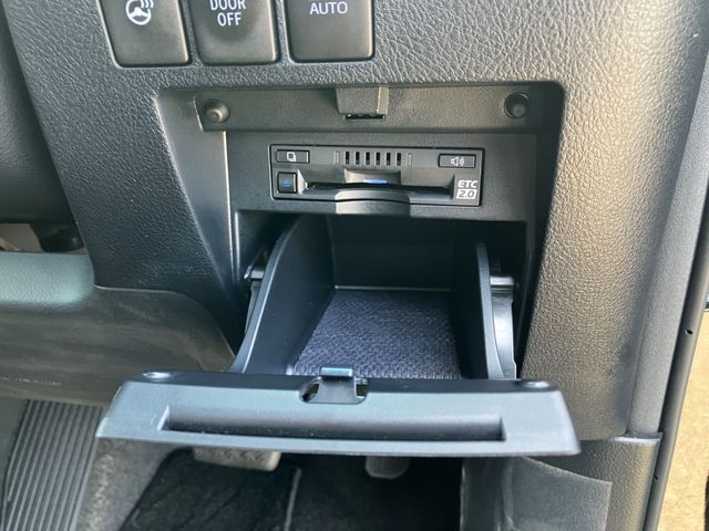 TOYOTA VELLFIRE 4WD 2018