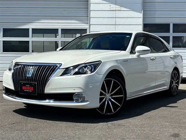 TOYOTA CROWN MAJESTA HYBRID 4WD 2015
