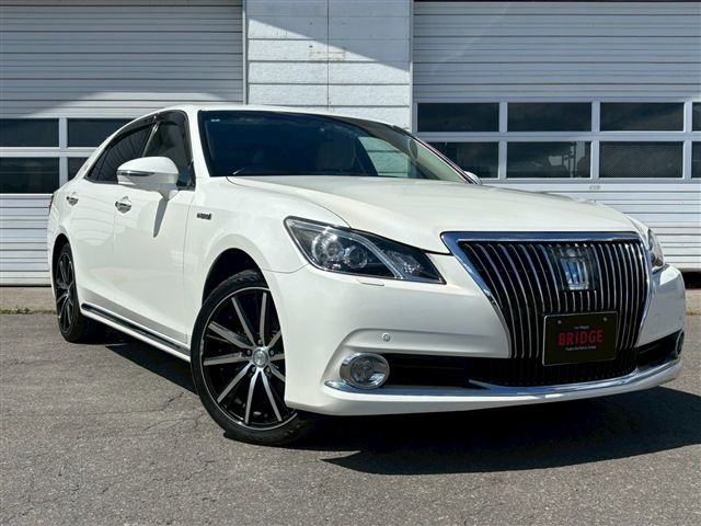 TOYOTA CROWN MAJESTA HYBRID 4WD 2015