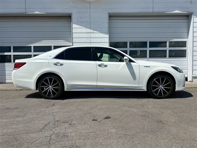 TOYOTA CROWN MAJESTA HYBRID 4WD 2015