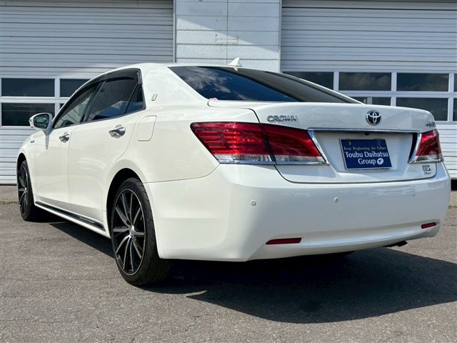 TOYOTA CROWN MAJESTA HYBRID 4WD 2015