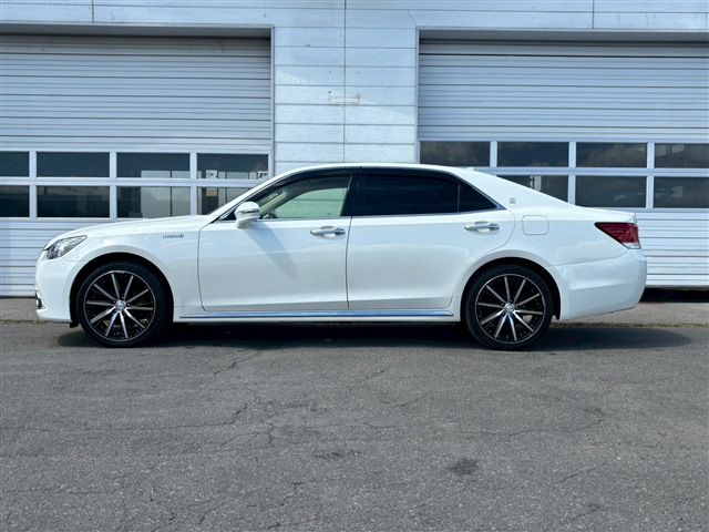 TOYOTA CROWN MAJESTA HYBRID 4WD 2015