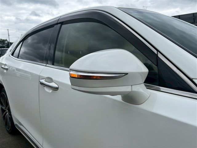 TOYOTA CROWN MAJESTA HYBRID 4WD 2015