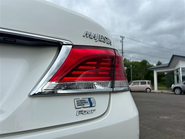 TOYOTA CROWN MAJESTA HYBRID 4WD 2015