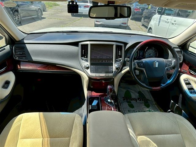 TOYOTA CROWN MAJESTA HYBRID 4WD 2015