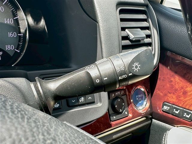 TOYOTA CROWN MAJESTA HYBRID 4WD 2015