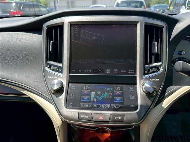 TOYOTA CROWN MAJESTA HYBRID 4WD 2015