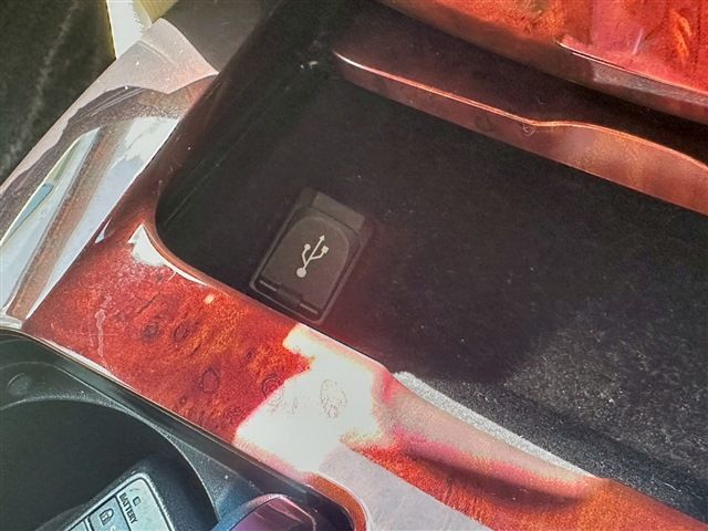 TOYOTA CROWN MAJESTA HYBRID 4WD 2015