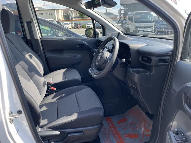 TOYOTA SIENTA HYBRID 2023