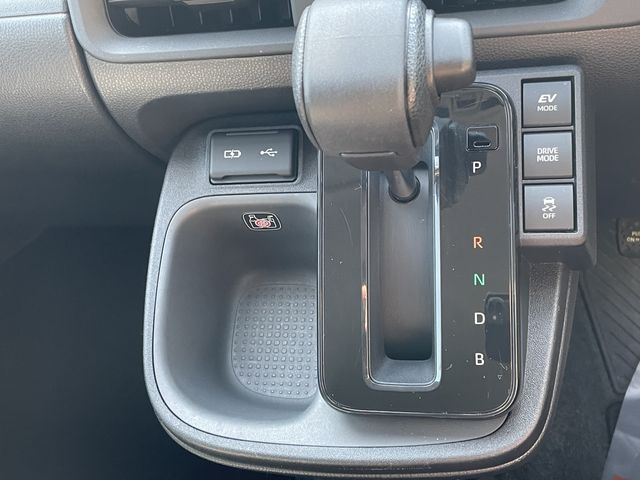 TOYOTA SIENTA HYBRID 2023