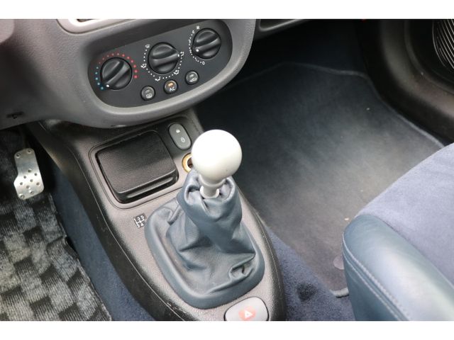 RENAULT RENAULT LUTECIA 2001