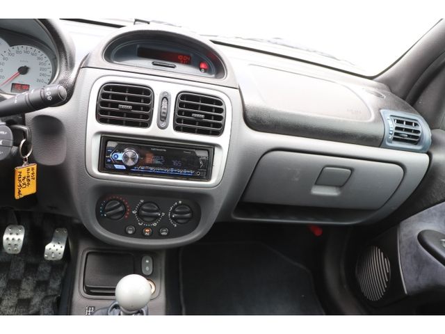 RENAULT RENAULT LUTECIA 2001