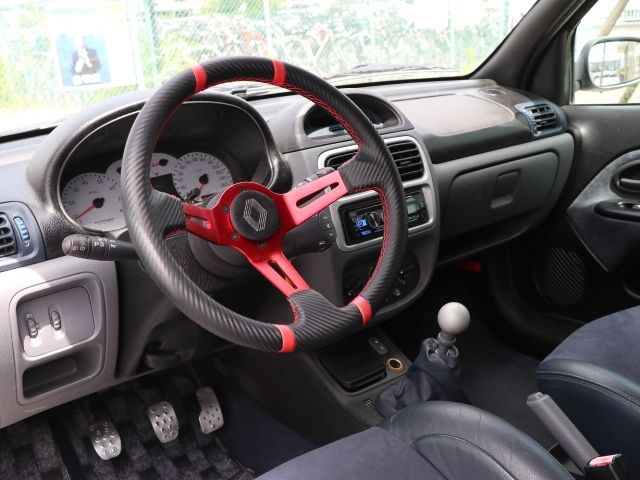 RENAULT RENAULT LUTECIA 2001