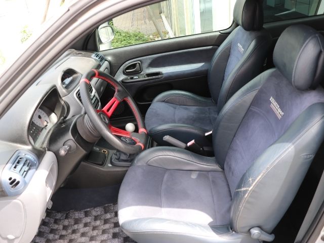 RENAULT RENAULT LUTECIA 2001