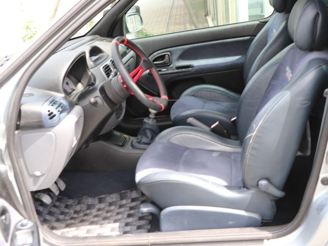 RENAULT RENAULT LUTECIA 2001