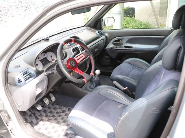 RENAULT RENAULT LUTECIA 2001