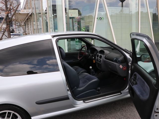 RENAULT RENAULT LUTECIA 2001