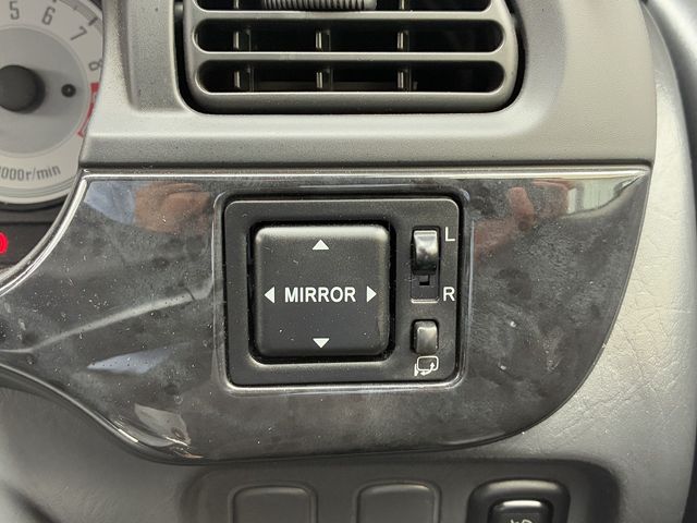 DAIHATSU MIRA GINO 4WD 2002