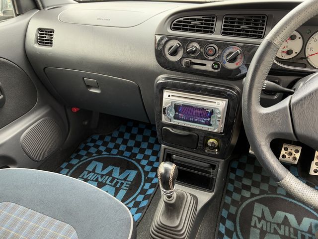 DAIHATSU MIRA GINO 4WD 2002