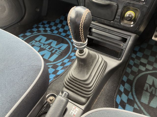 DAIHATSU MIRA GINO 4WD 2002