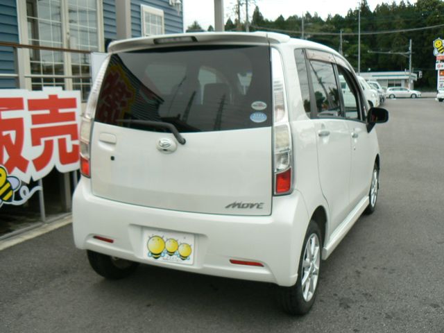 DAIHATSU MOVE CUSTOM 2011