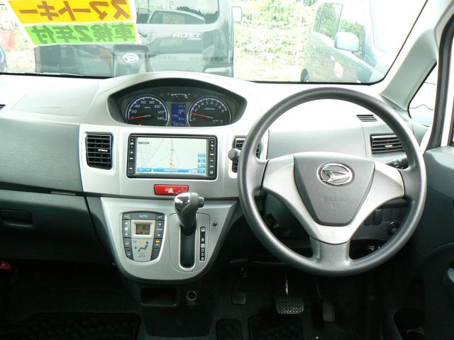 DAIHATSU MOVE CUSTOM 2011