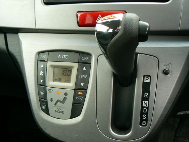 DAIHATSU MOVE CUSTOM 2011