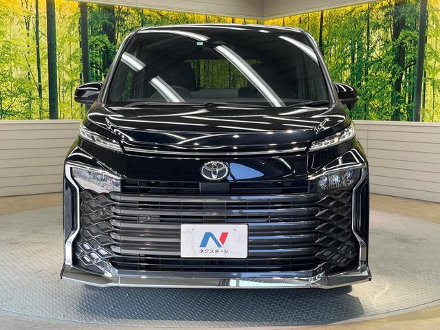 TOYOTA VOXY 2023