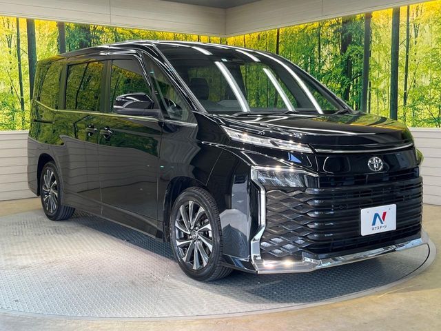 TOYOTA VOXY 2023