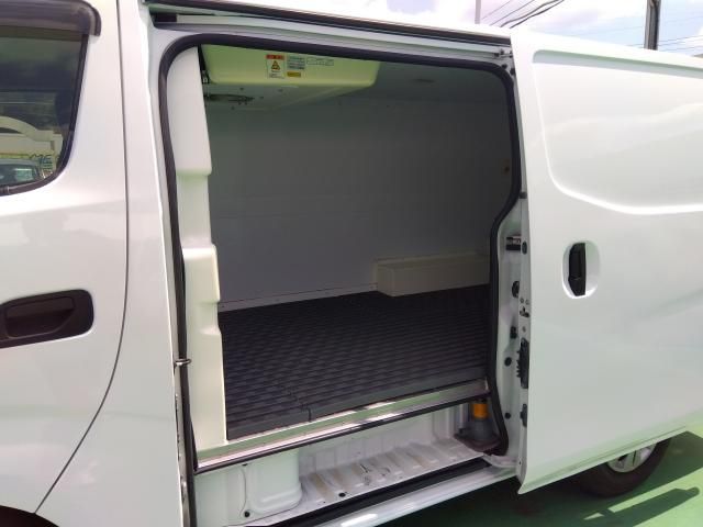 NISSAN NV350 CARAVAN 2017