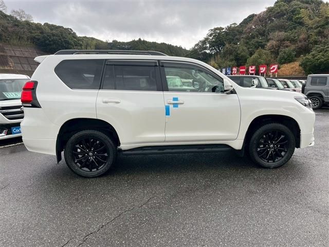 TOYOTA LANDCRUISER PRADO 2022