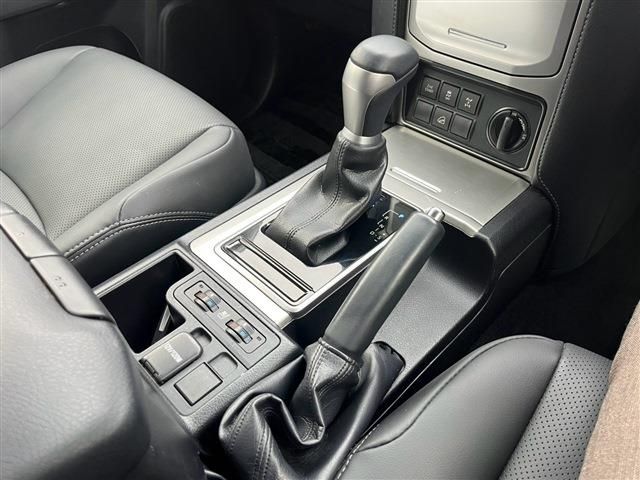 TOYOTA LANDCRUISER PRADO 2022