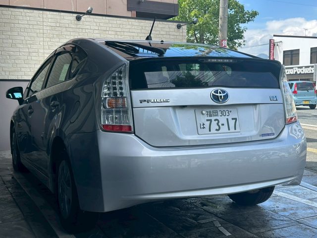 TOYOTA PRIUS 2010