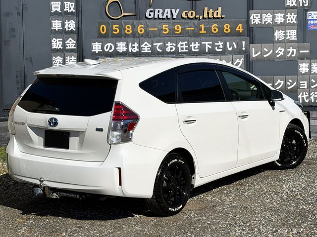 TOYOTA PRIUS Alpha 2016