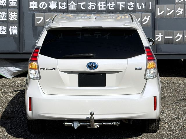 TOYOTA PRIUS Alpha 2016