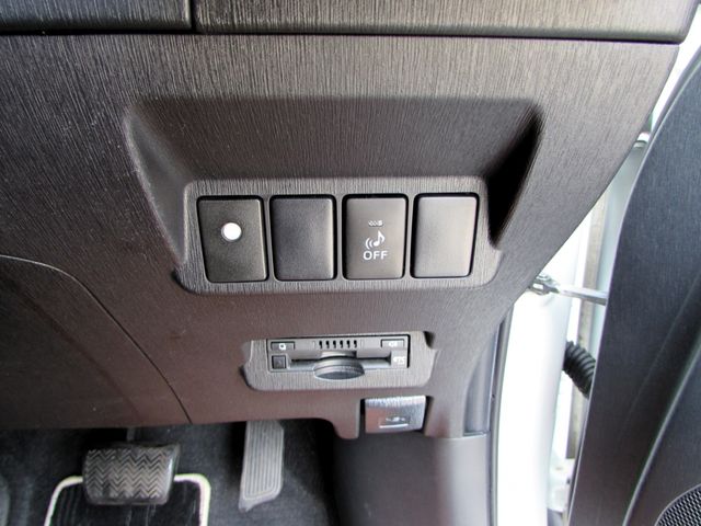 TOYOTA PRIUS Alpha 2016